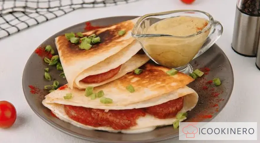 Lavash au salami et mozzarella