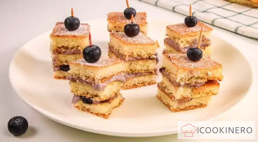 Sponge canape with mascarpone and blueberries