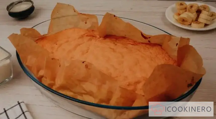 Sponge cake with curd cream and banana