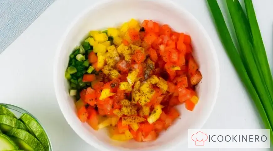 Bruschetta mit Zucchini, Tomaten und Paprika