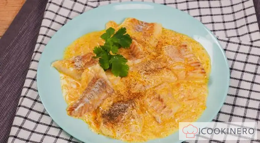 Pollock fillet in sour cream