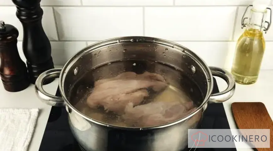 Pea soup with pork