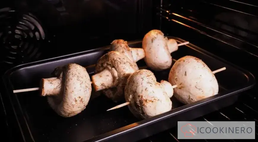 Funghi prataioli infilzati al forno