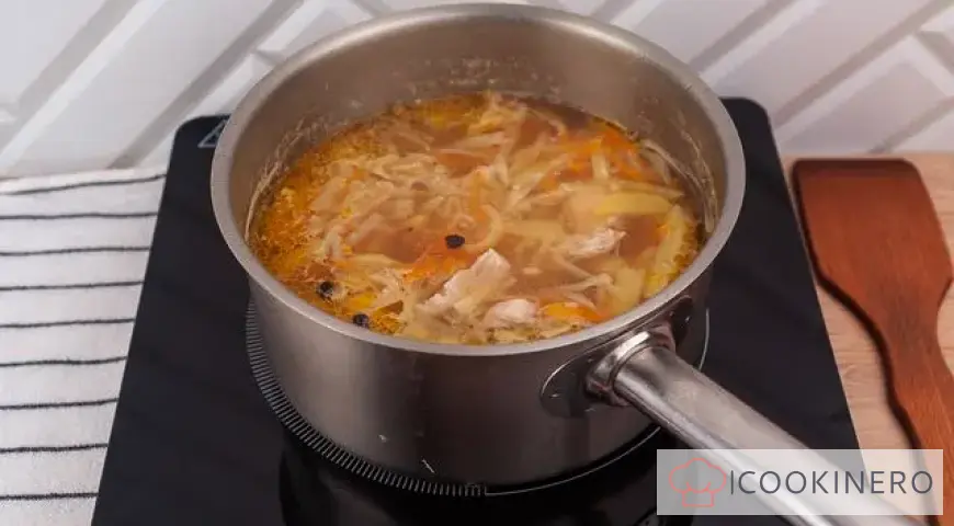 Kohlsuppe mit Schweinefleisch