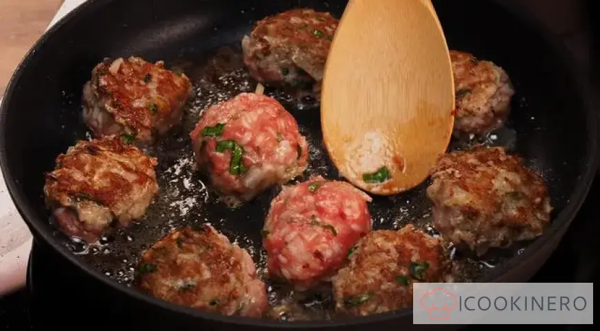 Meatballs in a frying pan