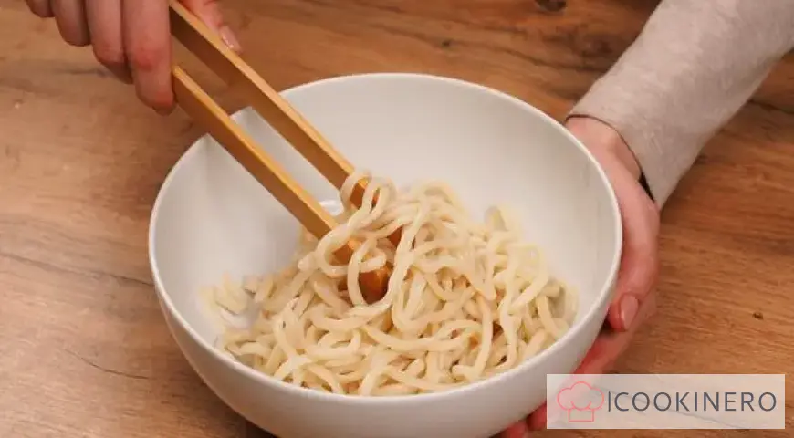 Lagman in einem Kessel