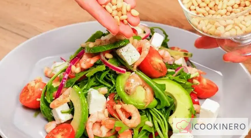 Salad with avocado and pine nuts