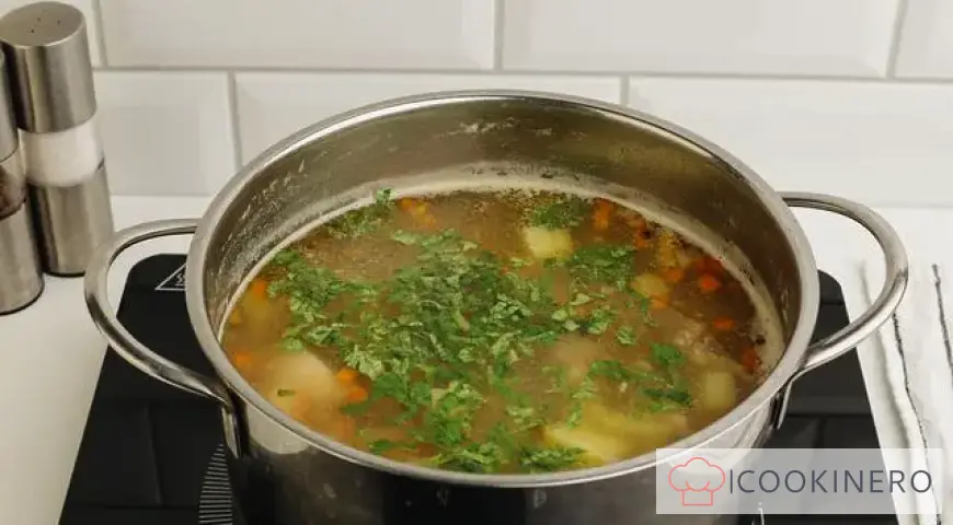 Pea soup with green peas