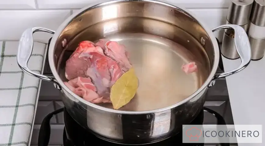 Gurkensuppe mit Bohnen