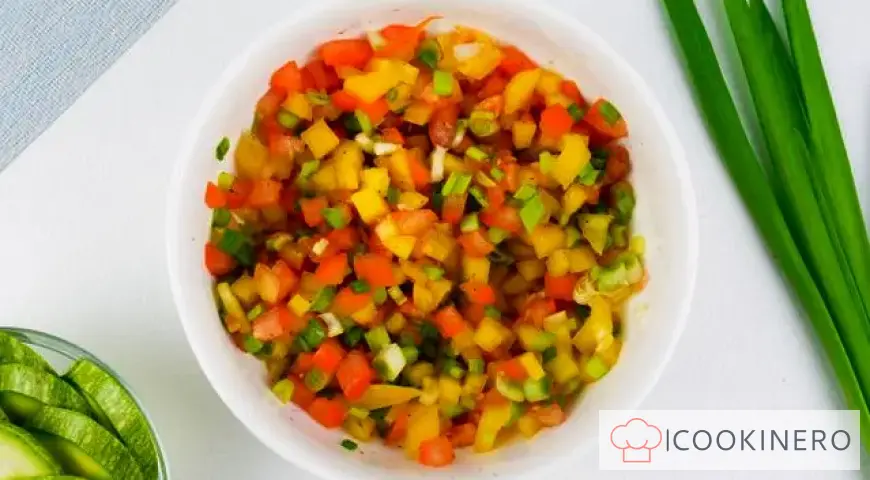 Bruschetta mit Zucchini, Tomaten und Paprika