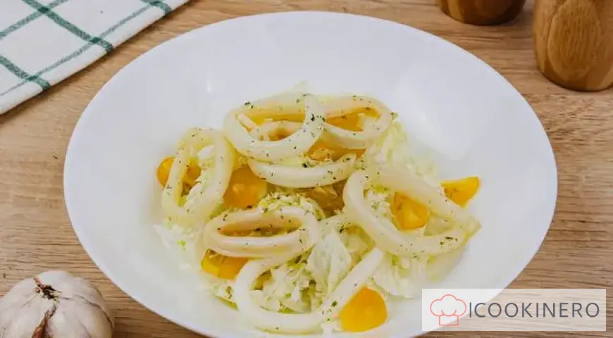 Salad with squid and cherry tomatoes