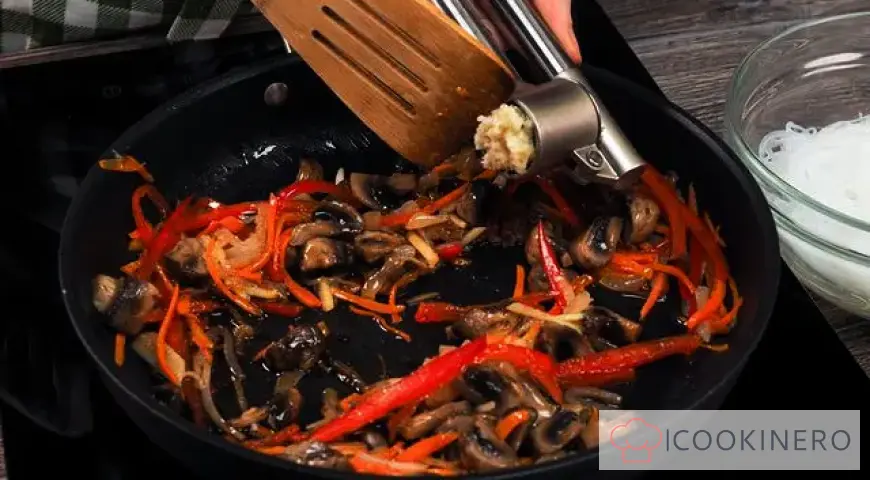 Funchoza with mushrooms