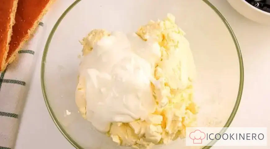 Sponge canape with mascarpone and blueberries