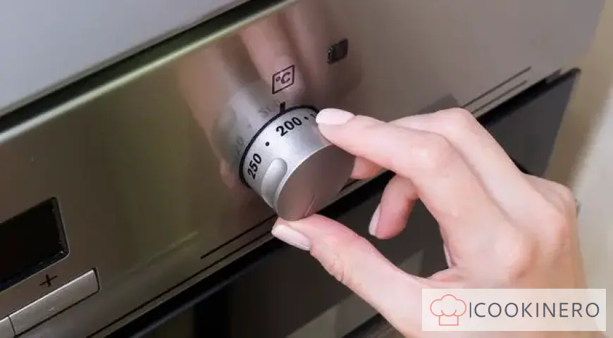 Guryev porridge with cream and candied fruits