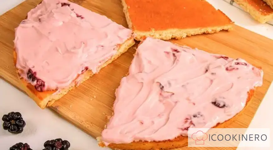 Sponge canape with mascarpone and cherries