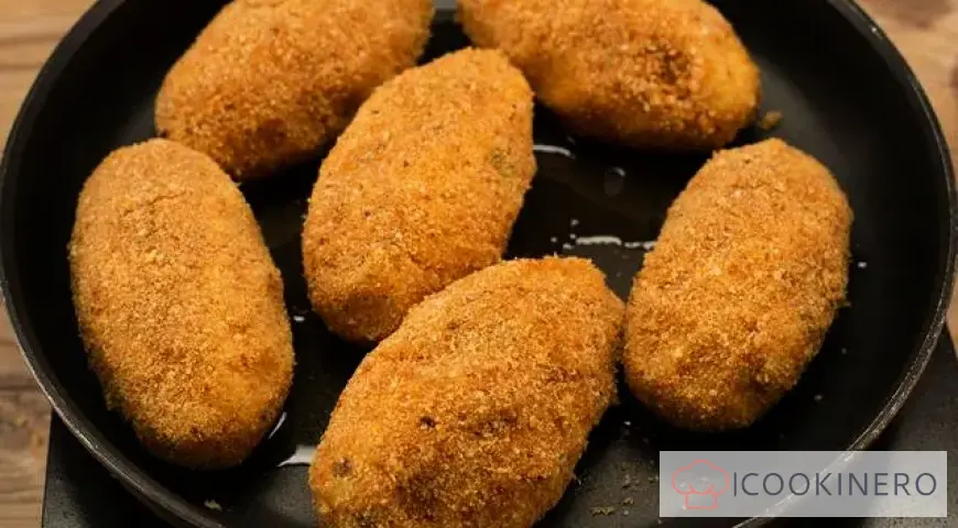 Simple Potato Pies with Mushrooms