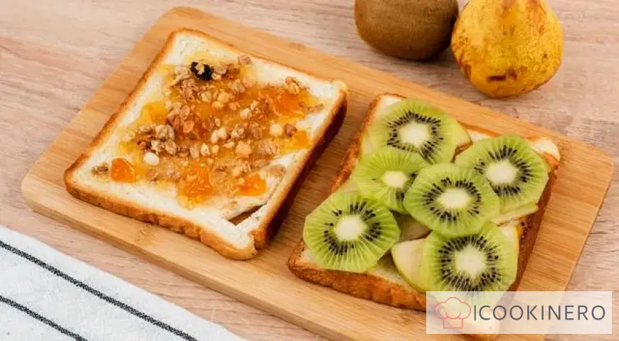 Pear and Kiwi Sandwich