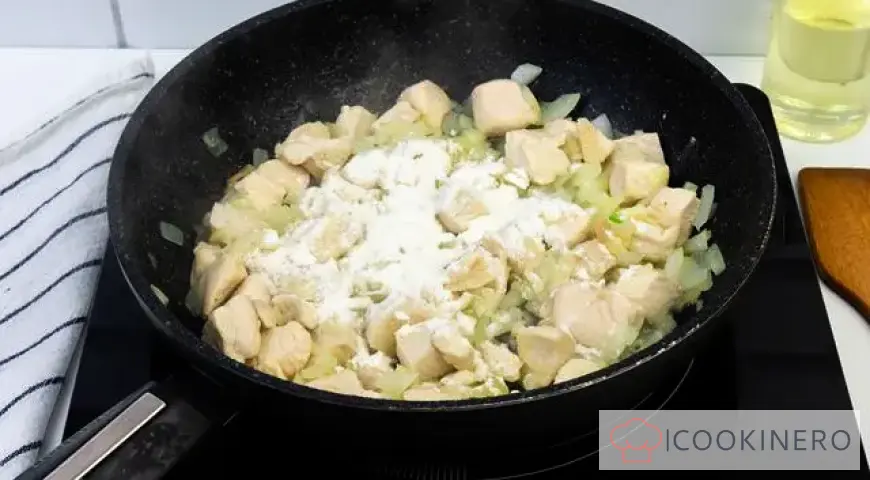 Chicken fillet in sour cream sauce with garlic
