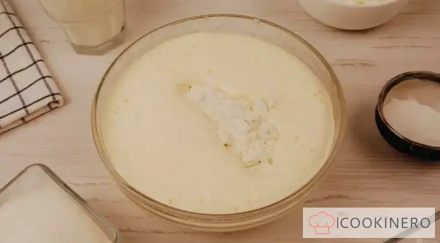 Sponge cake with curd cream and banana