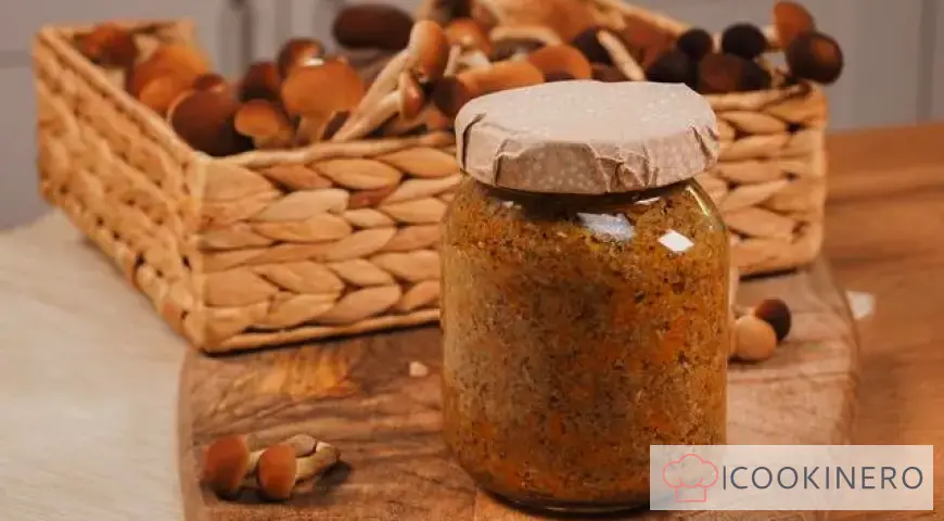 Pilzkaviar aus Honigpilzen mit Lorbeerblatt