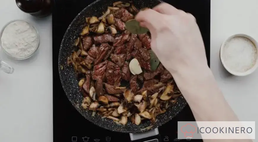Stroganoff de ternera con champiñones y nata
