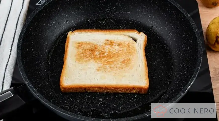 Pear and Kiwi Sandwich