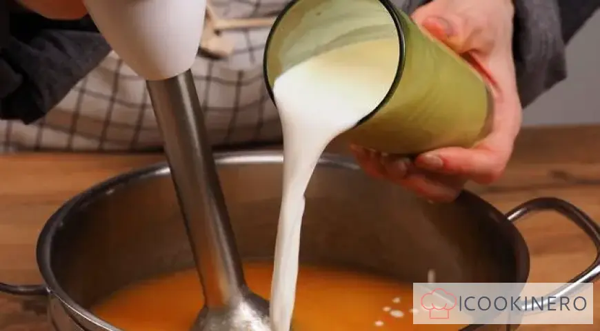 Cream soup with cream