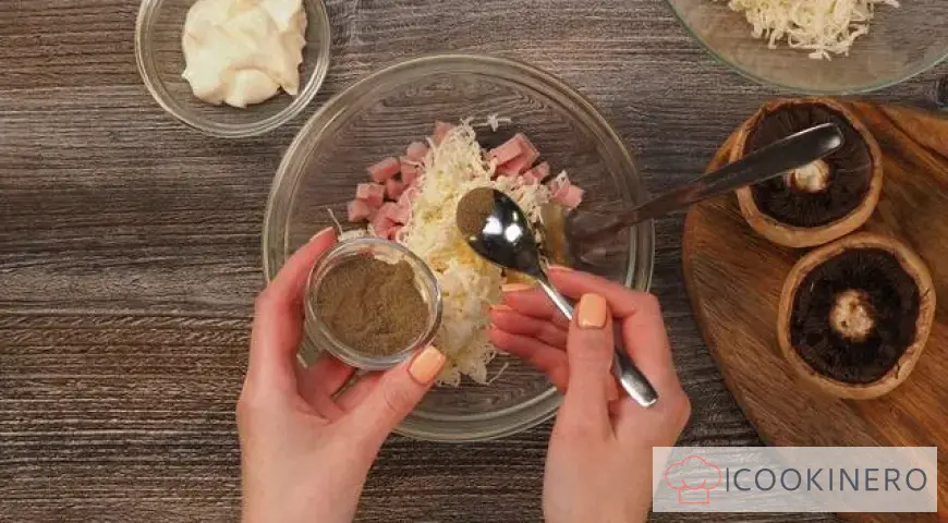 Champignons stuffed with ham