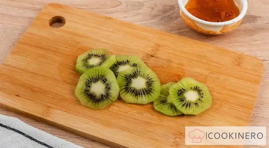 Pear and Kiwi Sandwich