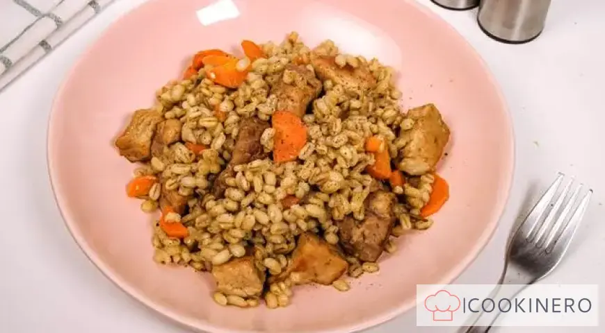 Pearl barley with meat