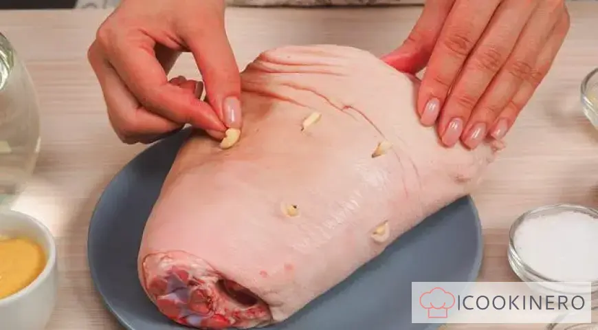 Boiled knuckle in the oven