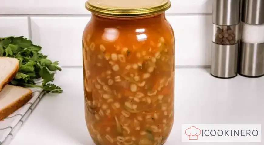 Sopa de encurtidos con cebada perlada para el invierno