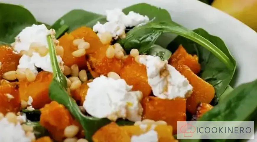 Salad with baked pumpkin