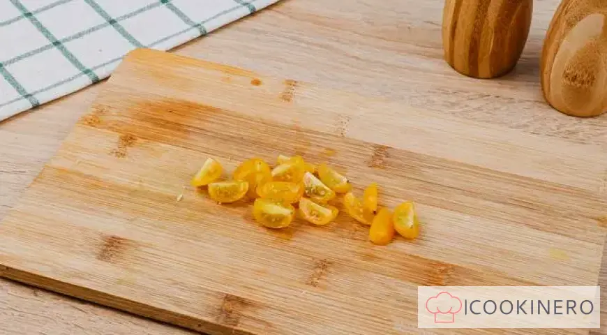 Salad with squid and cherry tomatoes