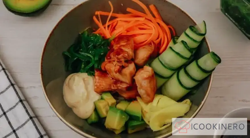 Poke con pollo teriyaki