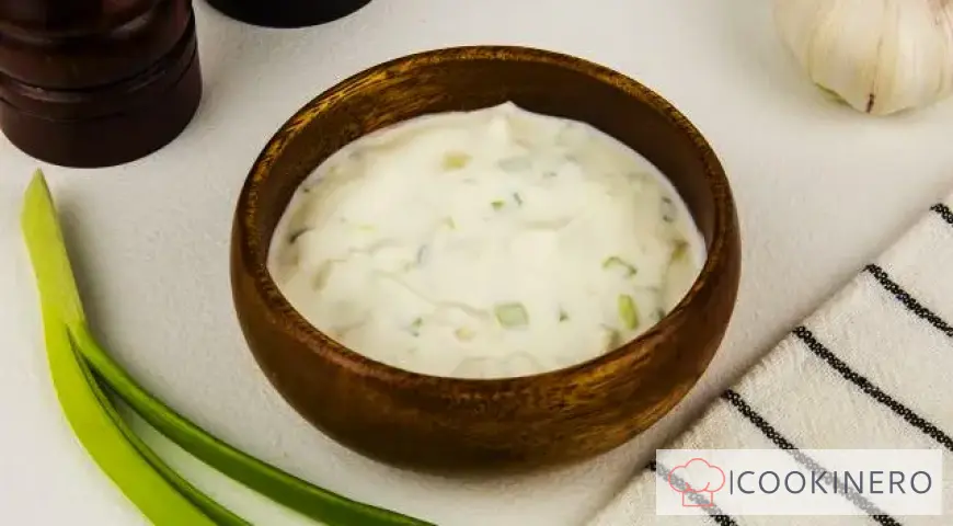 Sauce à la crème sure et à l'ail