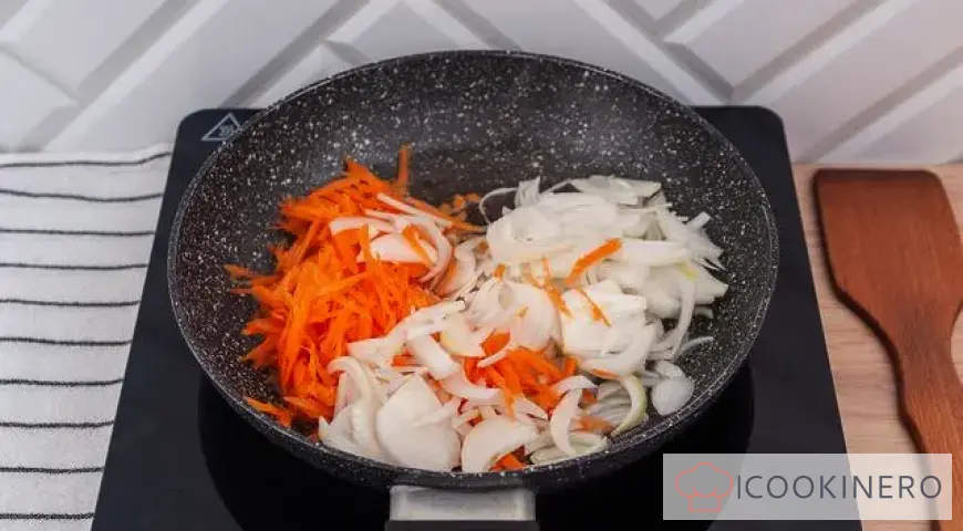 Kohlsuppe mit Schweinefleisch