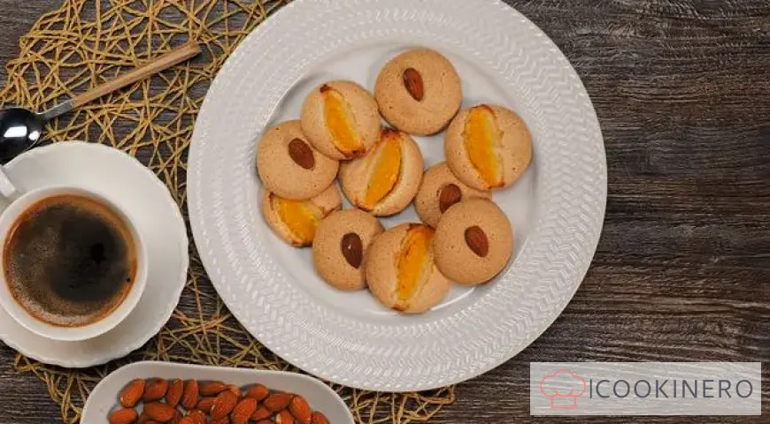 Almond cookies with orange