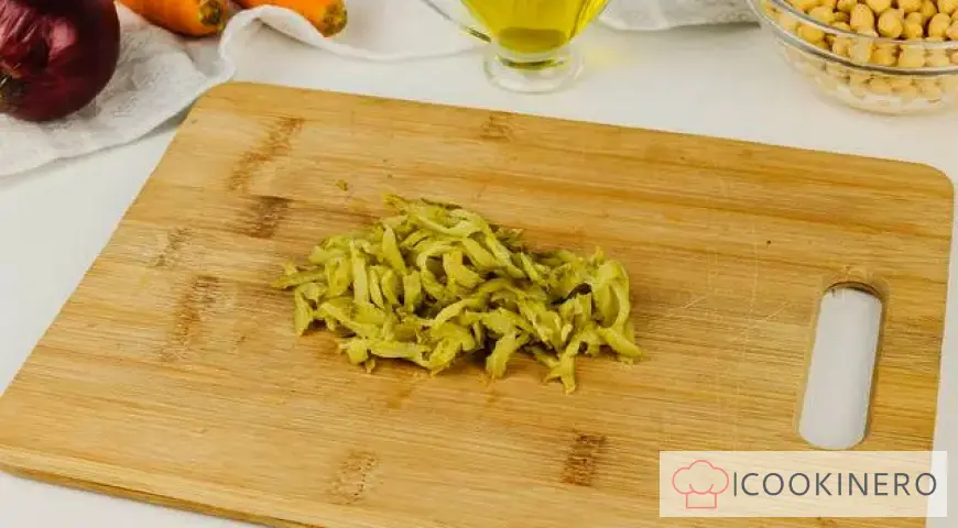 Vegetarian rassolnik with chickpeas