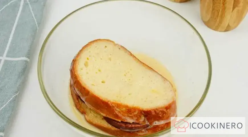 Croutons with sausage