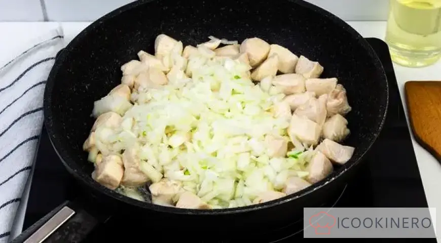 Chicken fillet in sour cream sauce with garlic