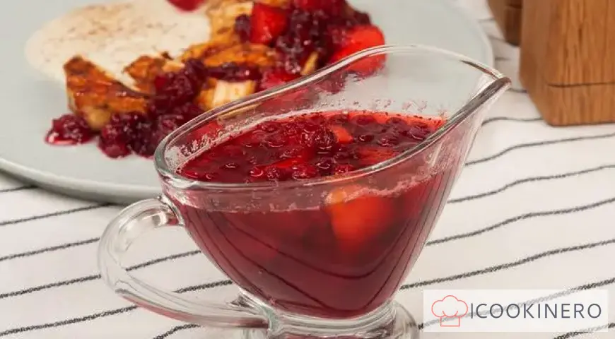 Lingonberry jam with apples
