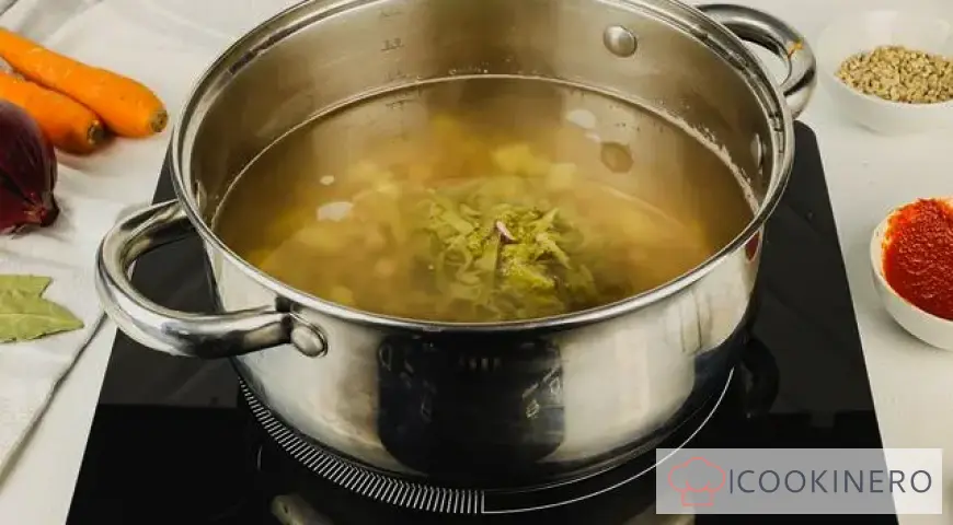 Vegetarian rassolnik with chickpeas