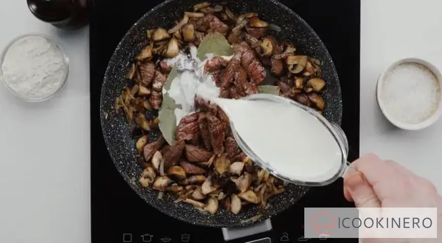 Stroganoff de ternera con champiñones y nata