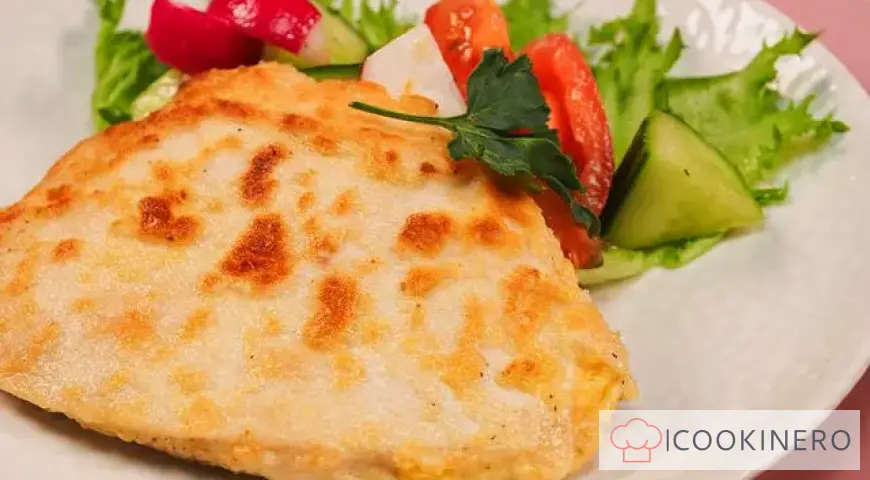 Hähnchenschnitzel in einer Pfanne