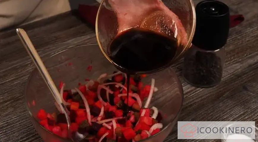 Vinagreta con pepinos encurtidos