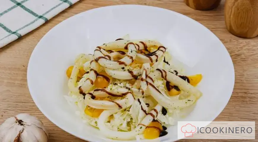 Salad with squid and cherry tomatoes