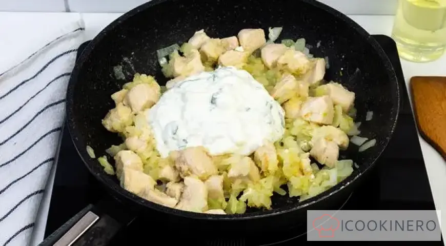 Chicken fillet in sour cream sauce with garlic