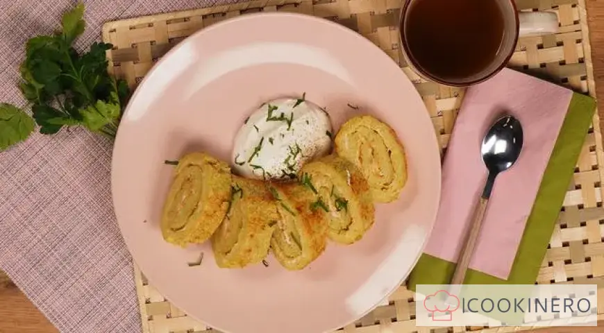 Zucchini roll with cheese