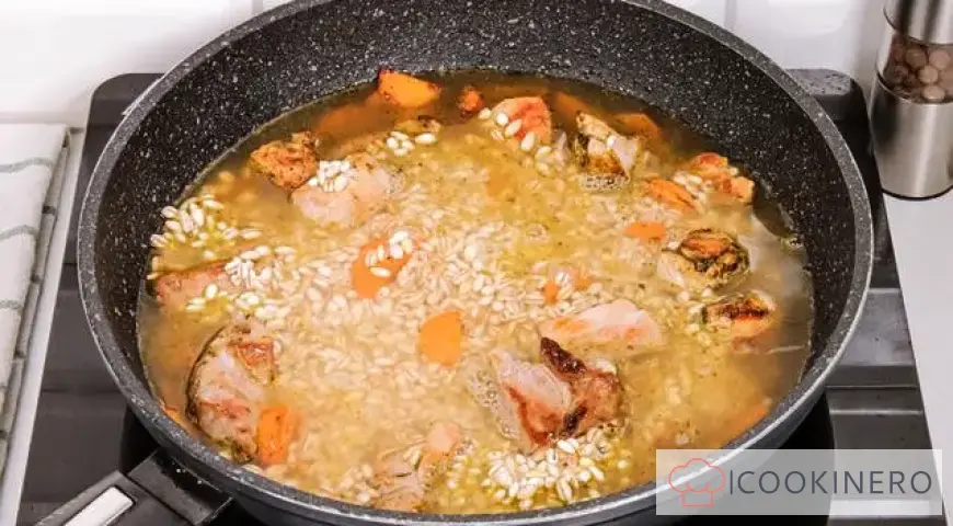 Pearl barley with meat
